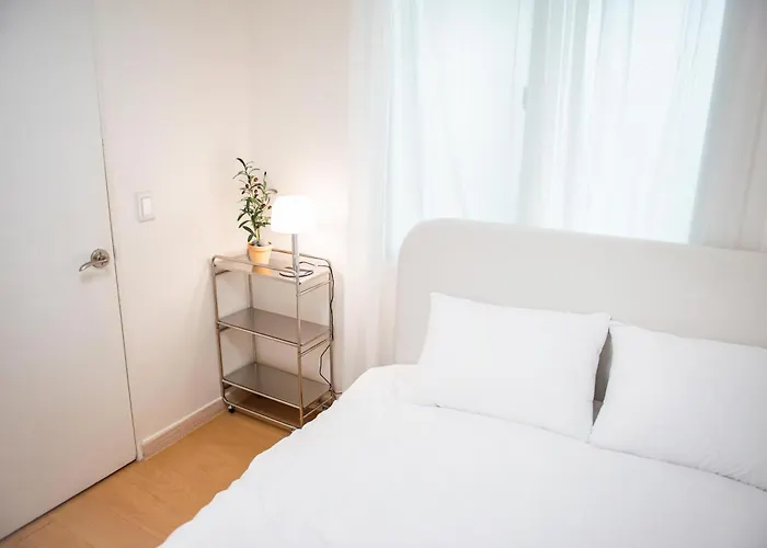 New Open Sale Haebangchon Itaewon Myeongdong Hongdae Insadong Gyeongbokgung Palace *